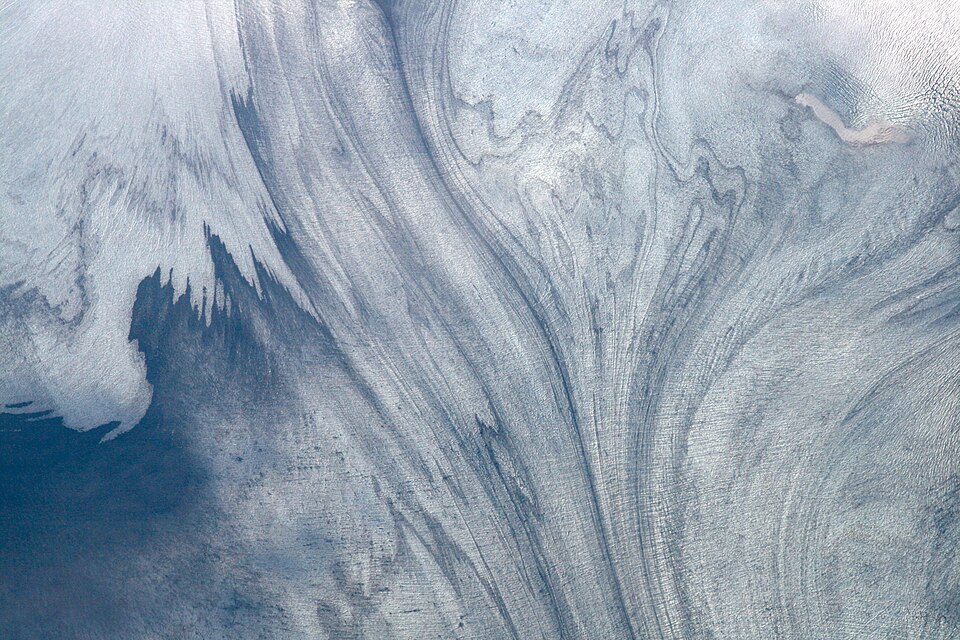 An aerial historical photograph of Skeiðarárjökull, part of Vatnajökull, from 2008.
